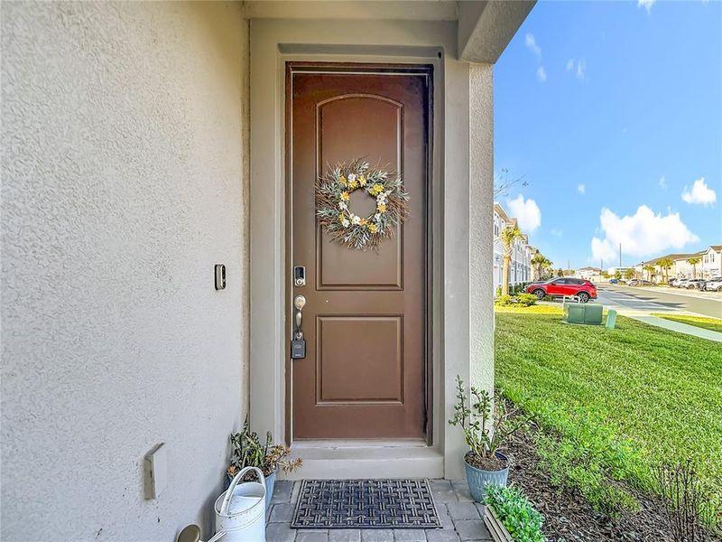 Exterior details and patio area of a home in , Lutz (Image 4).