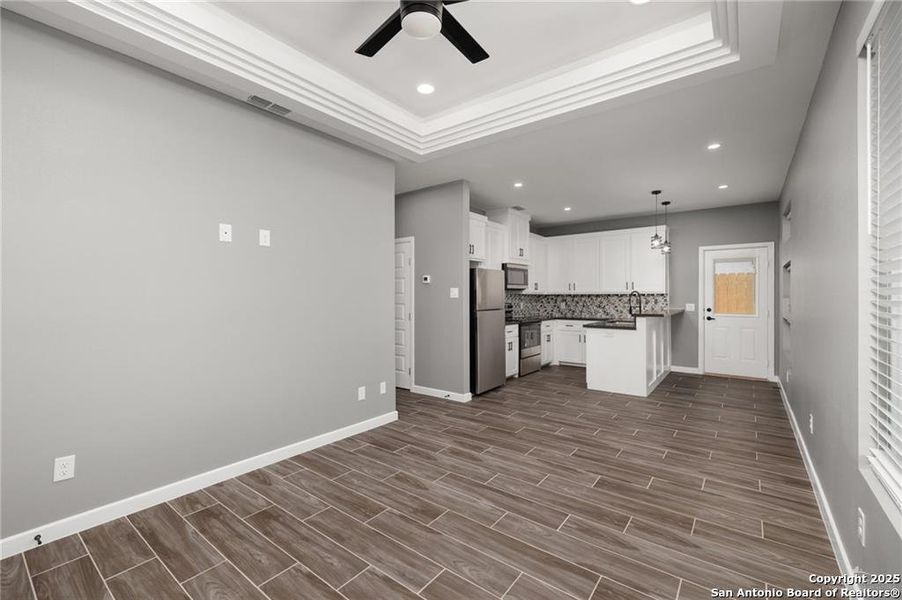 Spacious, unfurnished interior of a new home in , Edinburg (Image 11).