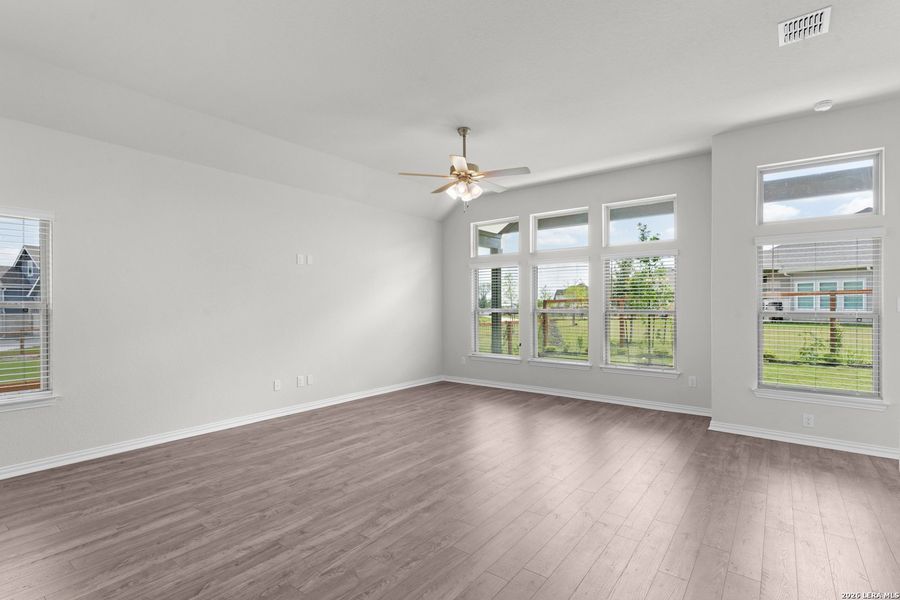 Spacious, unfurnished interior of a new home in The Crossvine, Schertz (Image 11).