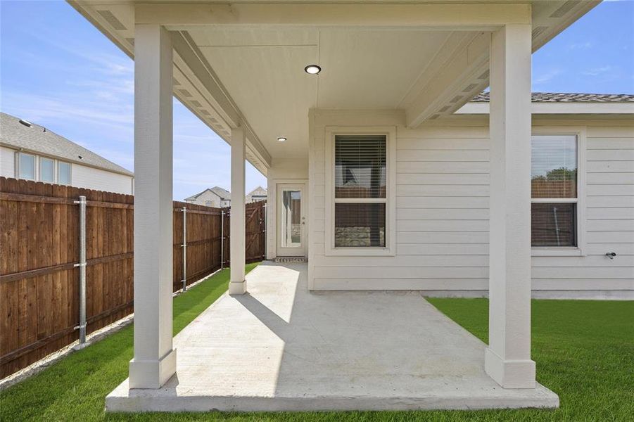 1604 Meadow Crest  Patio