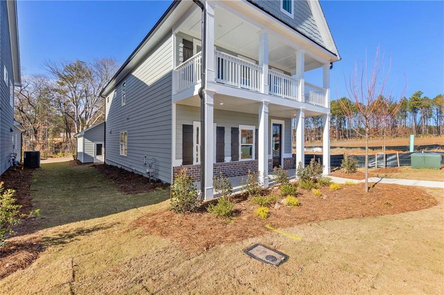 Exterior details and patio area of a home in , Athens (Image 3).