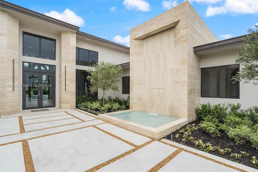 Exterior details and patio area of a home in , Davie (Image 31).