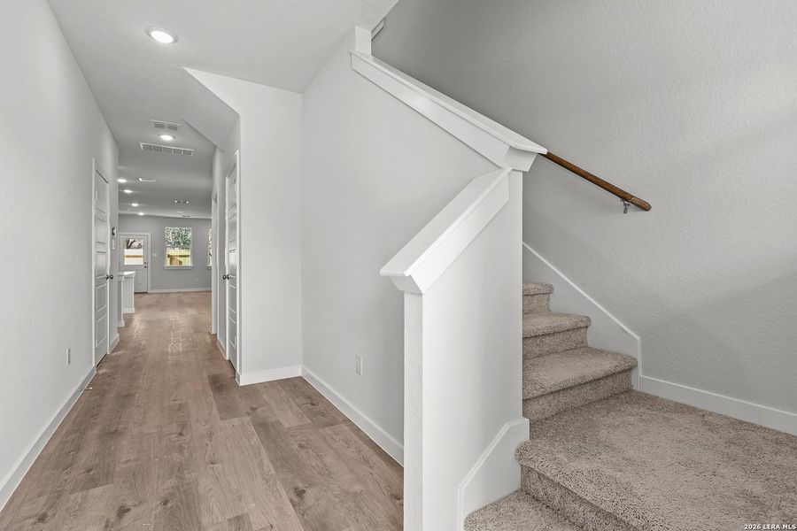 Spacious, unfurnished interior of a new home in Senna, Leon Valley (Image 17).