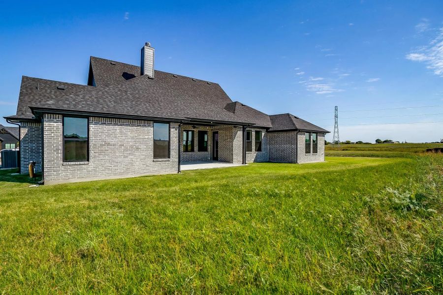 Representative exterior details of a home built from the The Blaire by Elmwood Custom Homes in Matthews Farm, Venus (Image 13).