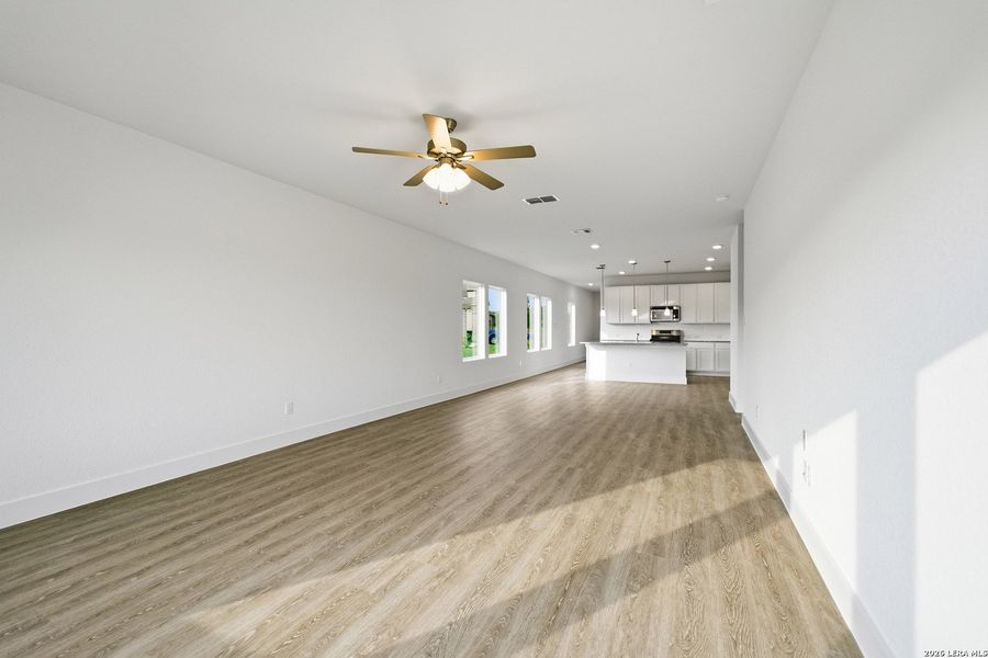 Spacious, unfurnished interior of a new home in Garden Grove, San Antonio (Image 26).
