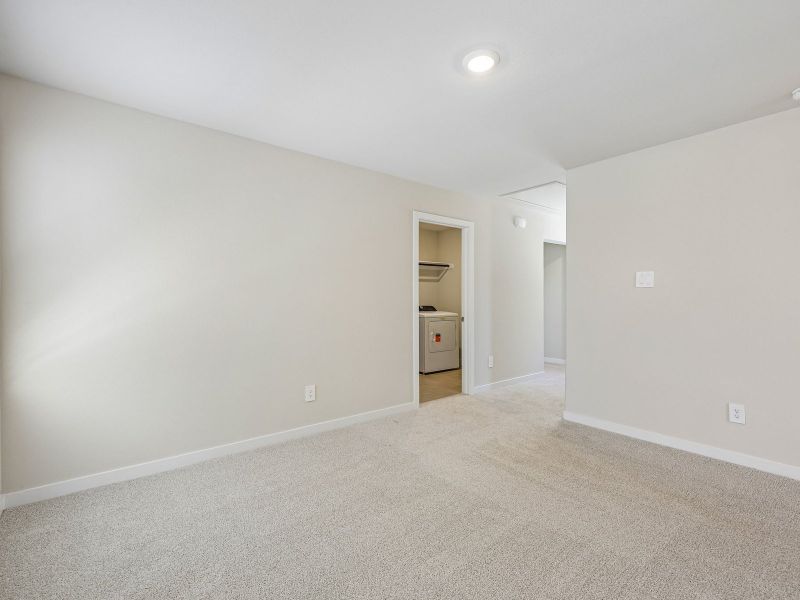 Spacious, unfurnished interior of a new home in Oak Ridge Park, Corinth (Image 14).