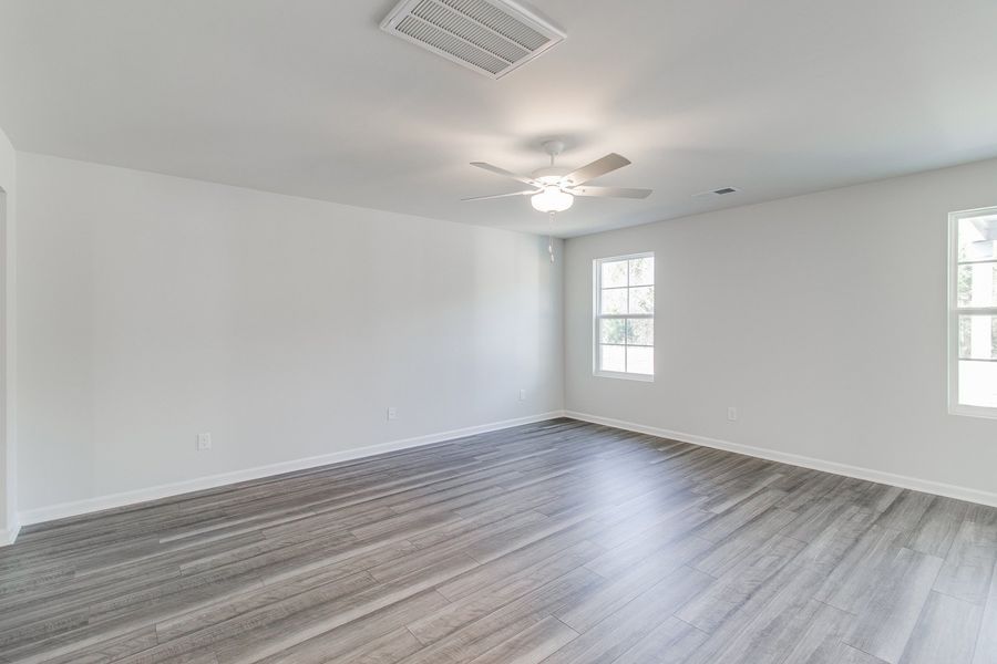 Spacious, unfurnished interior of a new home in Bluefield, Lexington (Image 18).