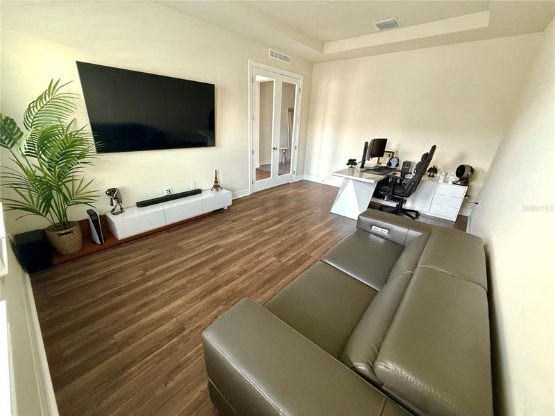 Furnished interior view inside a new home in , Orlando (Image 41).