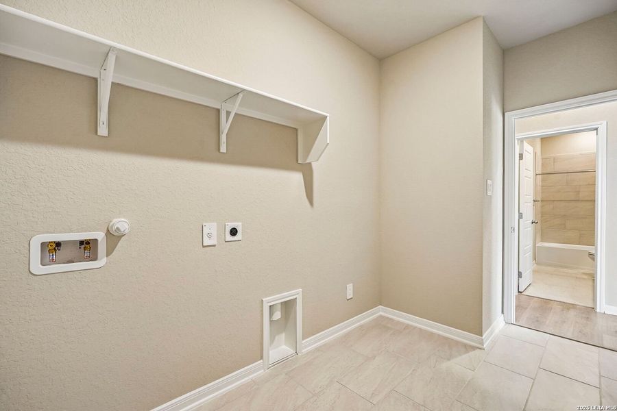 Spacious, unfurnished interior of a new home in Legendary Trails - Premier Series, Cibolo (Image 36). Spacious, unfurnished interior of a new home in Legendary Trails - Premier Series, Cibolo (Image 36).