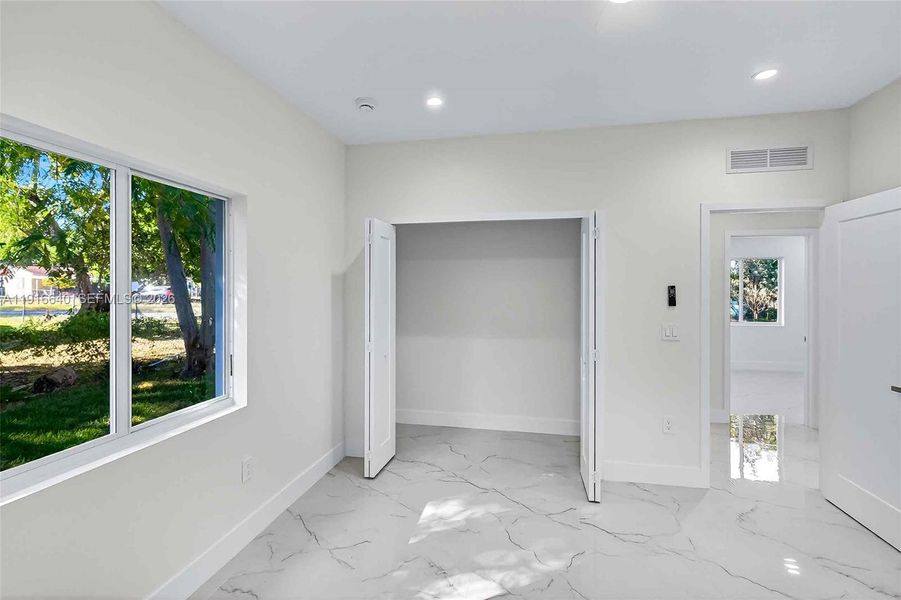 Spacious, unfurnished interior of a new home in , Miami (Image 35).
