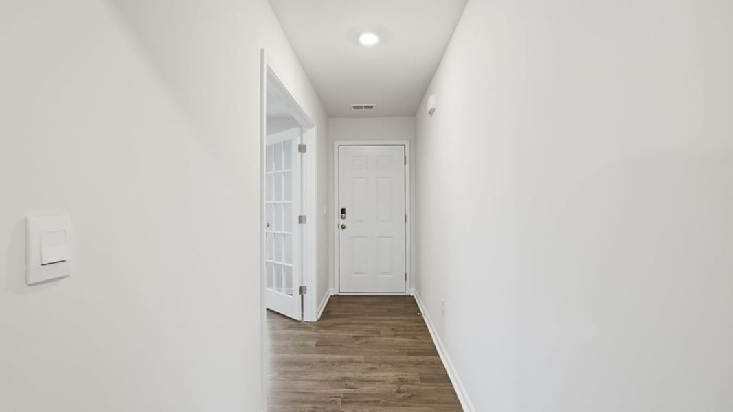 Spacious, unfurnished interior of a new home in Cedar Gap, Fountain Inn (Image 17).