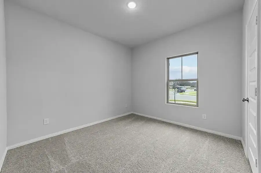 Spacious, unfurnished interior of a new home in Rolling Ridge, Van Alstyne (Image 10).