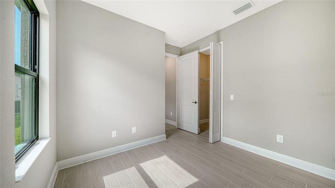 Spacious, unfurnished interior of a new home in Vicenza, Venice (Image 24).