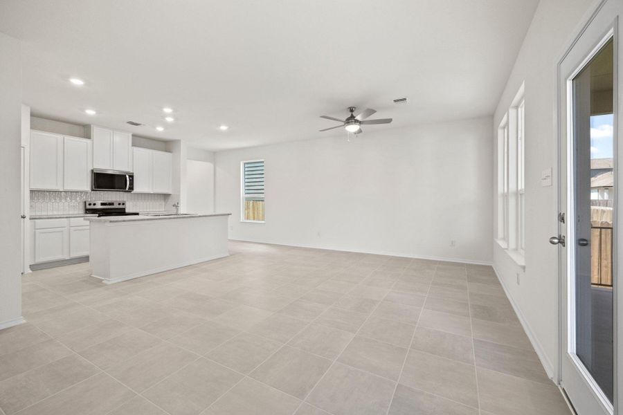 Spacious, unfurnished interior of a new home in Sonterra - Cool Water, Jarrell (Image 29).