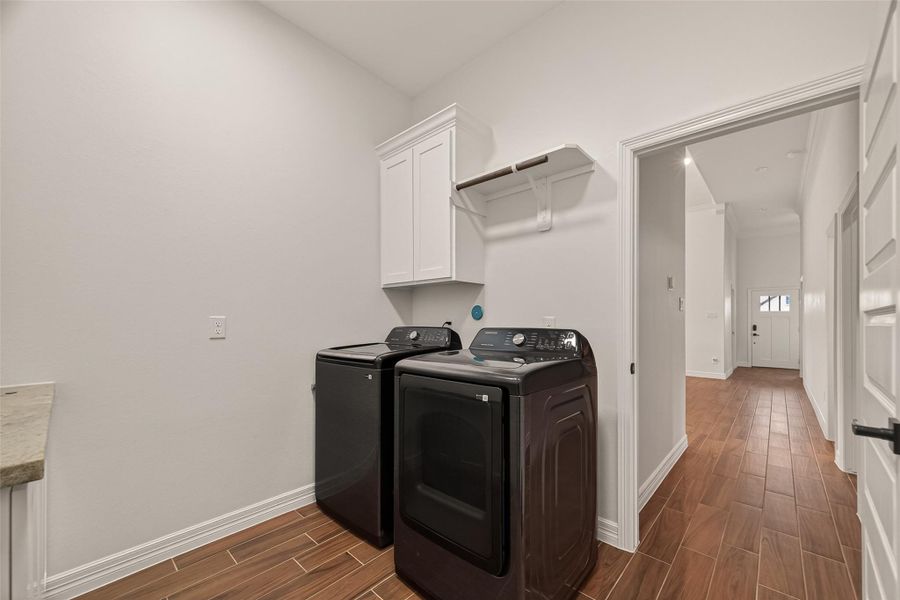 Furnished interior view inside a new home in , Anahuac (Image 12).
