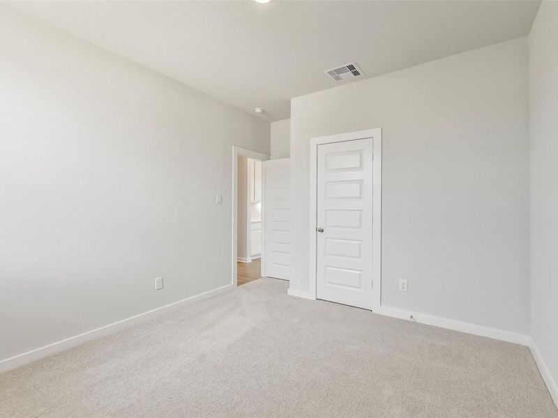 Spacious, unfurnished interior of a new home in Spring Branch Crossing, Conroe (Image 33).