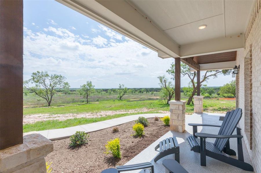 Exterior details and patio area of a home in , Ovalo (Image 4).