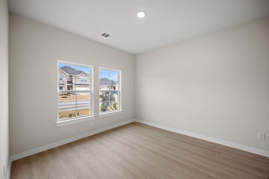 Spacious, unfurnished interior of a new home in Summerwood Estates, Red Oak (Image 11).