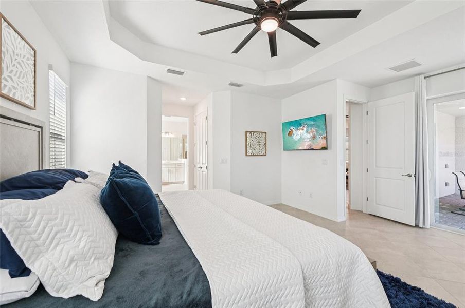 Furnished interior view inside a new home in , Venice (Image 41).