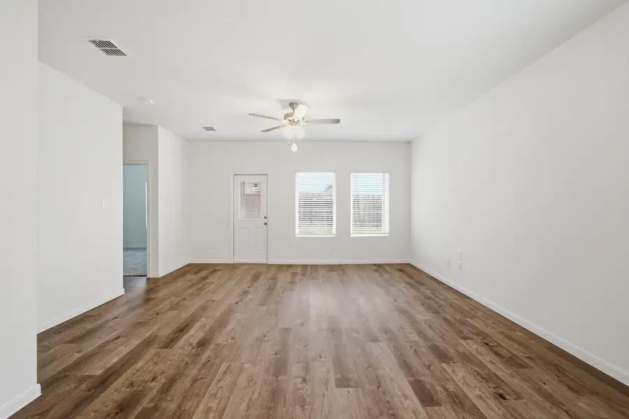 Spacious, unfurnished interior of a new home in Notting Hill, Converse (Image 15).