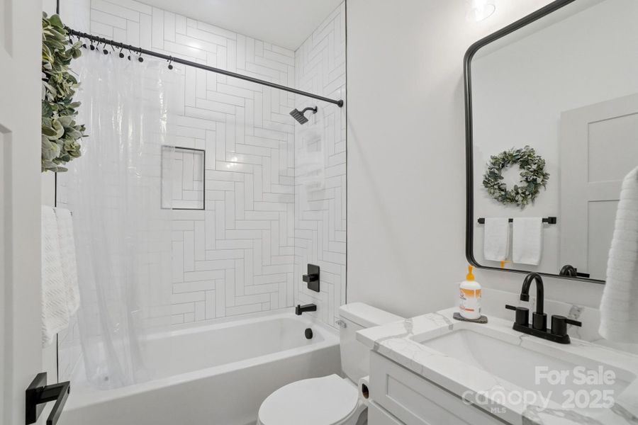 Guest/Hall Bathroom with tub Guest/Hall Bathroom with tub