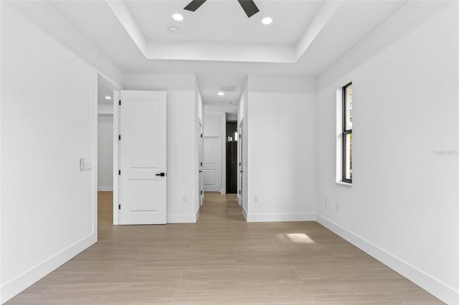 Spacious, unfurnished interior of a new home in , Port Charlotte (Image 33).