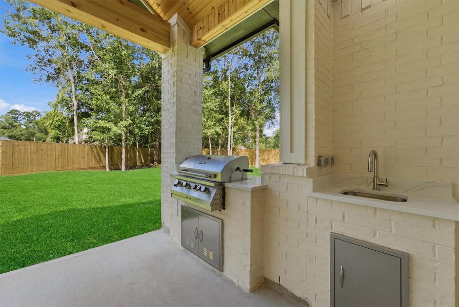 Exterior details and patio area of a home in , Roman Forest (Image 3).