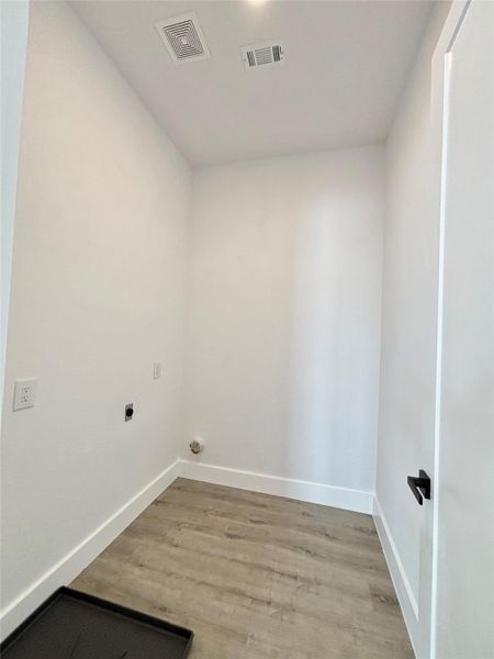 Spacious, unfurnished interior of a new home in , Palacios (Image 21).