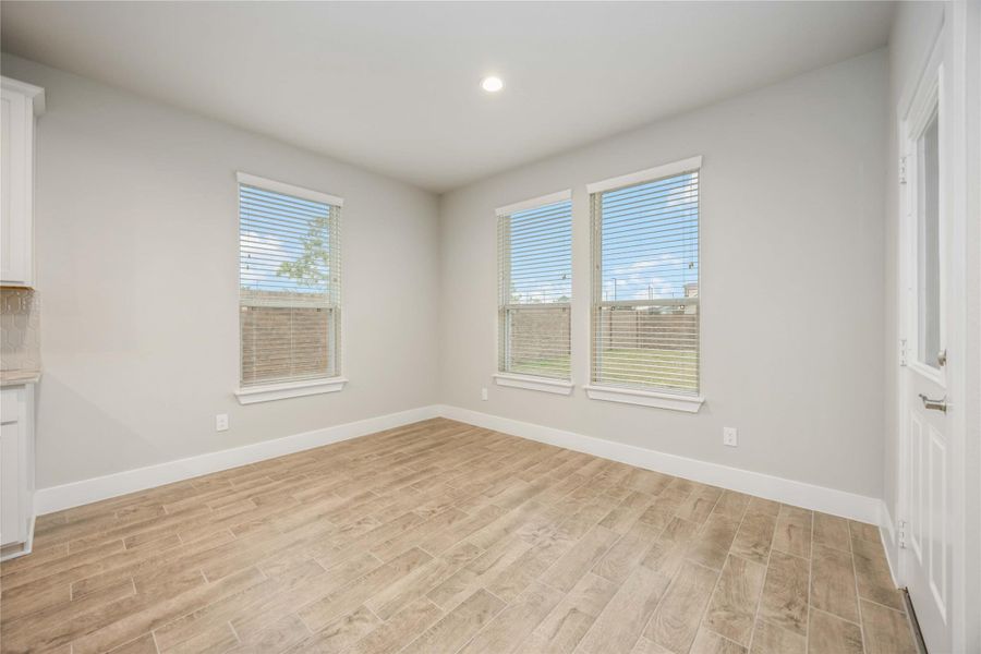 Spacious, unfurnished interior of a new home in Briarwood Crossing, Rosenberg (Image 30).