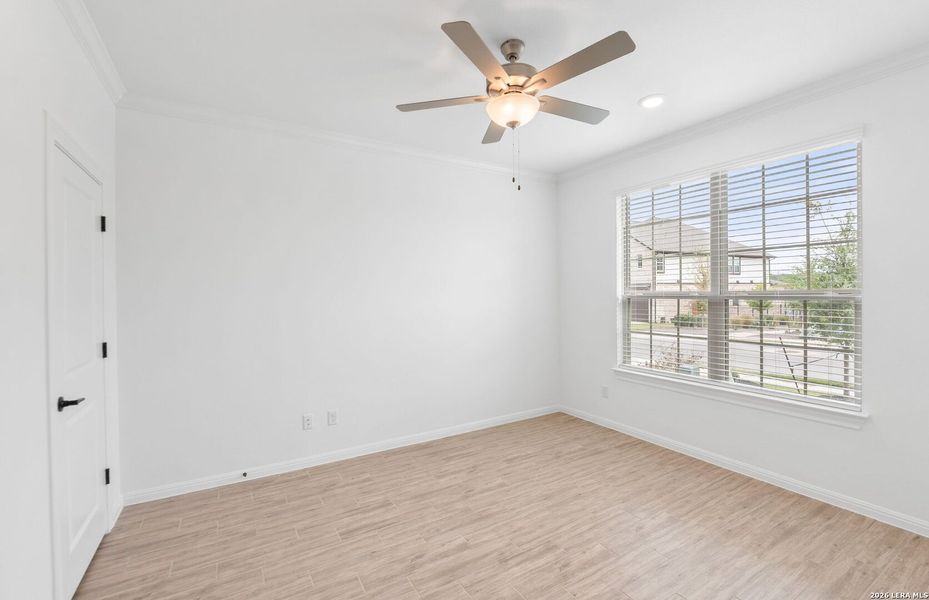 Spacious, unfurnished interior of a new home in Davis Ranch, San Antonio (Image 43).