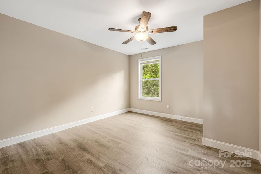 Spacious, unfurnished interior of a new home in , Asheville (Image 23).