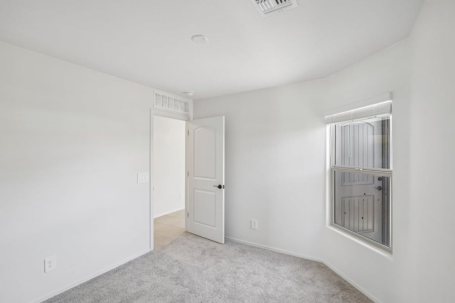 Spacious, unfurnished interior of a new home in The Landings at Rancho Del Lago, Vail (Image 17).