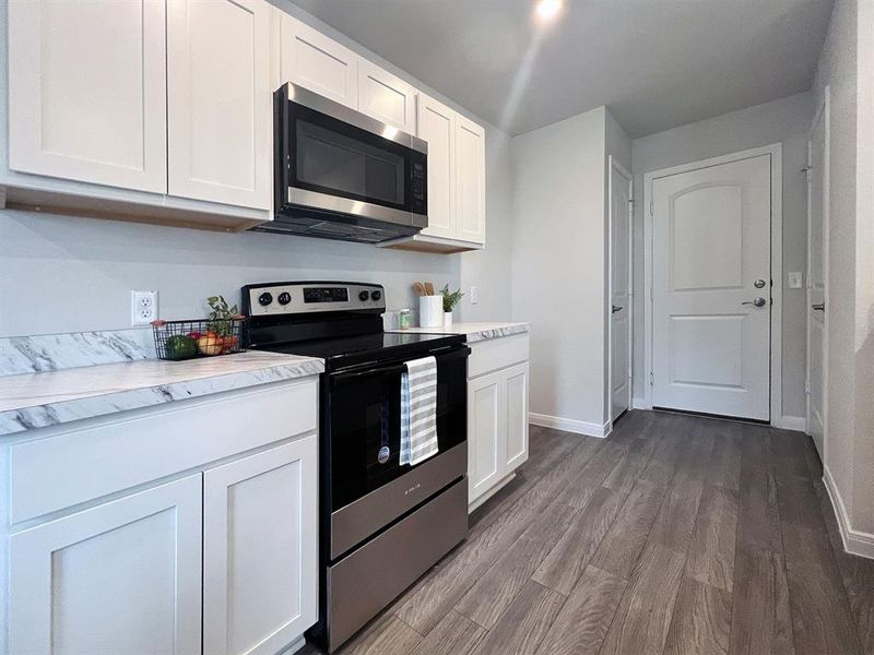 Furnished interior view inside a new home in Victory Estates, Mabank (Image 11).