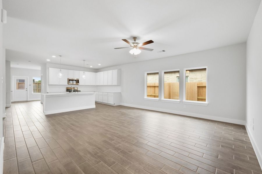Spacious, unfurnished interior of a new home in Pecan Estates, Crosby (Image 24).