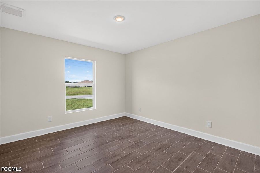 Spacious, unfurnished interior of a new home in Cape Coral, Cape Coral (Image 20).
