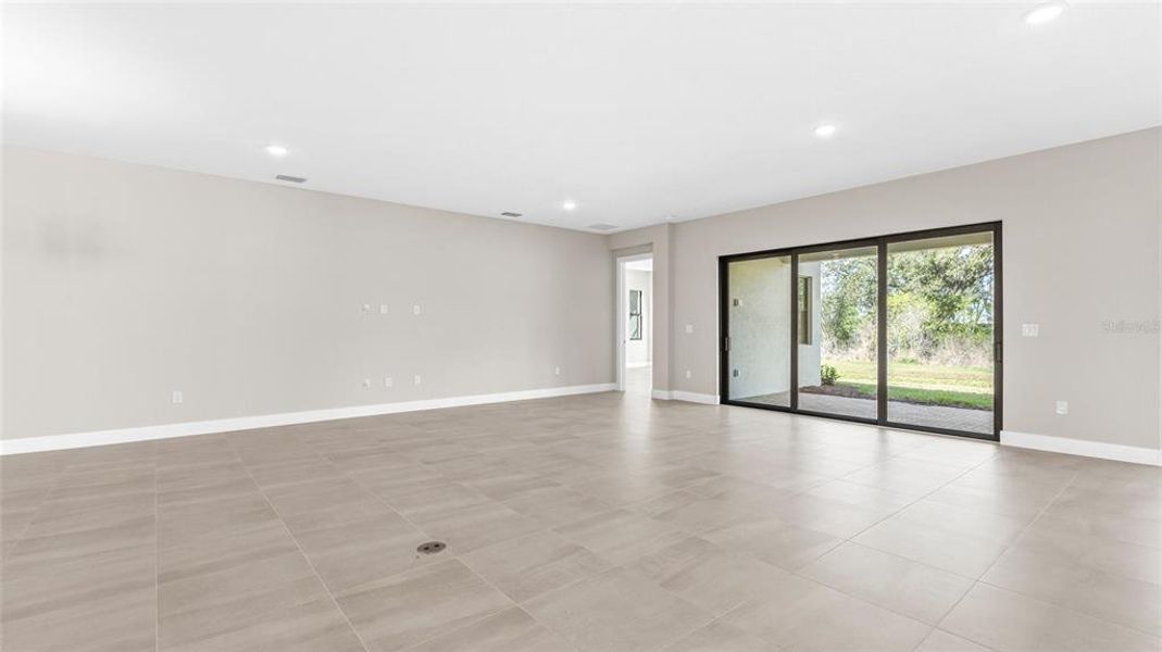 Spacious, unfurnished interior of a new home in Cresswind Lakewood Ranch, Lakewood Ranch (Image 16).