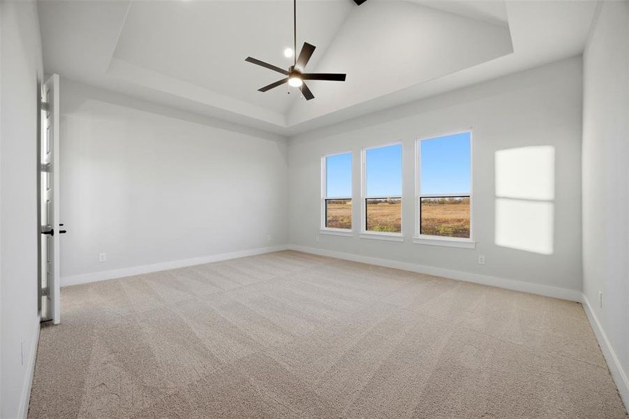 Spacious, unfurnished interior of a new home in Waterfall Ranch - 1 Acre Lots, Waxahachie (Image 23). Spacious, unfurnished interior of a new home in Waterfall Ranch - 1 Acre Lots, Waxahachie (Image 23).