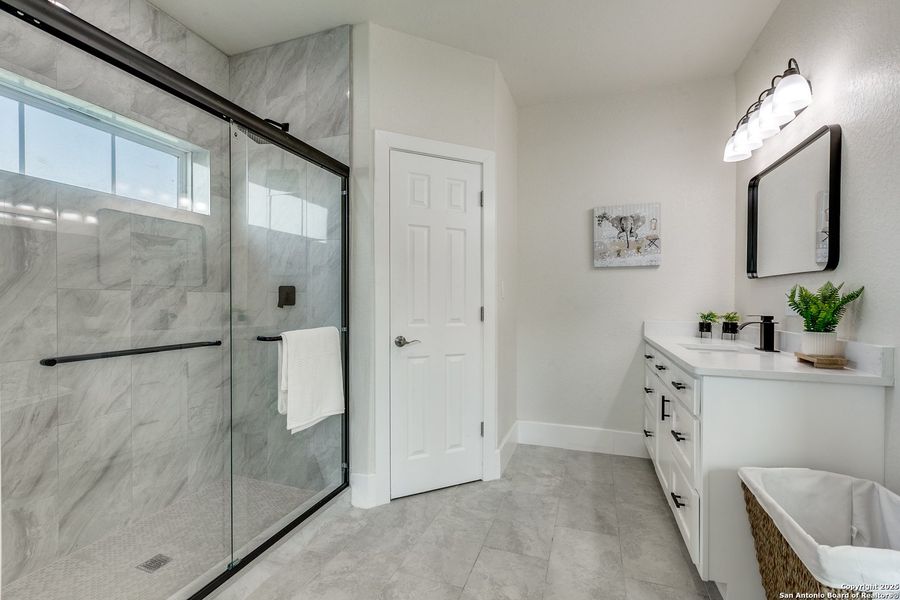 Furnished interior view inside a new home in , Atascosa (Image 10).