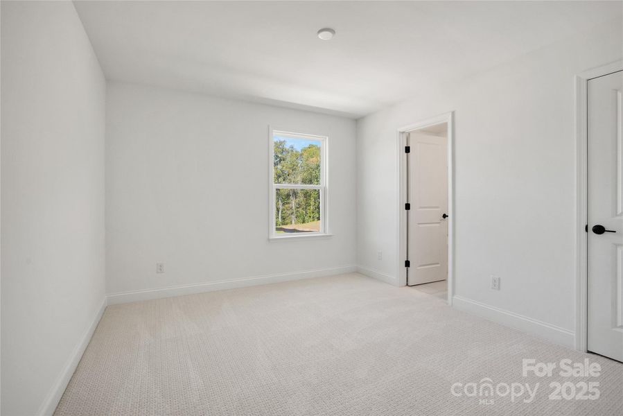 Spacious, unfurnished interior of a new home in Forest Creek, Waxhaw (Image 14).