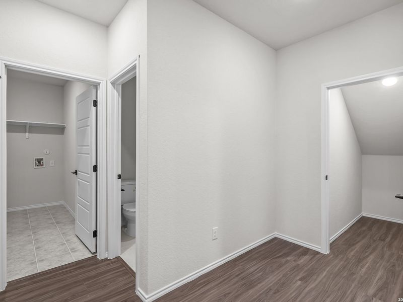 Spacious, unfurnished interior of a new home in Royal Crest, San Antonio (Image 39).