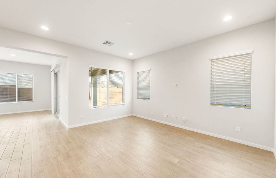 Spacious, unfurnished interior of a new home in Regent Hills - Meadow Series, Buckeye (Image 21). Spacious, unfurnished interior of a new home in Regent Hills - Meadow Series, Buckeye (Image 21).