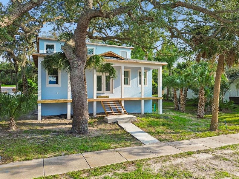 Exterior details and patio area of a home in , Crystal Beach (Image 11).