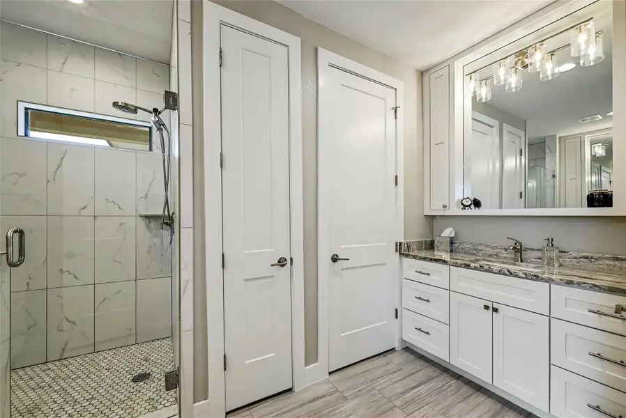 Furnished interior view inside a new home in , Horseshoe Bay (Image 4).