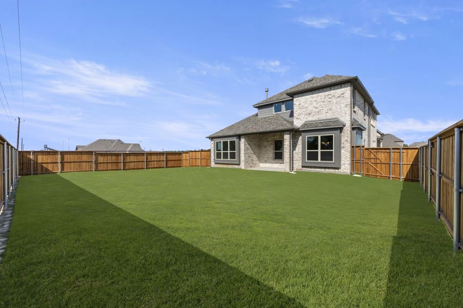 Exterior details and patio area of a home in River Ranch, Van Alstyne (Image 21).