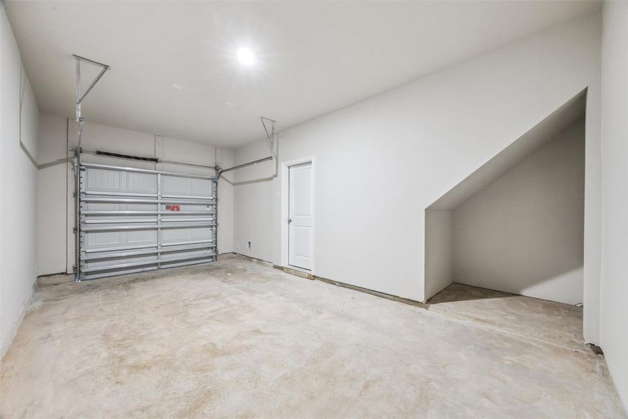 Spacious, unfurnished interior of a new home in , La Marque (Image 23).