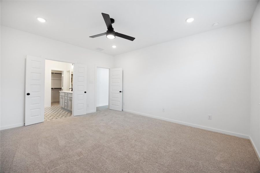 Spacious, unfurnished interior of a new home in Kendall Lakes, Alvin (Image 14).