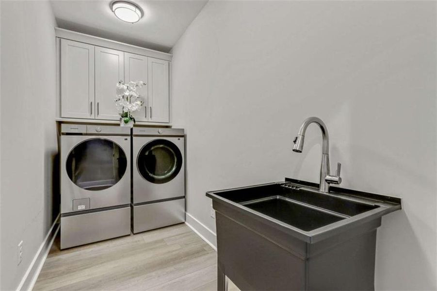 Close-up of interior finishes inside a home in , Powder Springs (Image 21). Close-up of interior finishes inside a home in , Powder Springs (Image 21).
