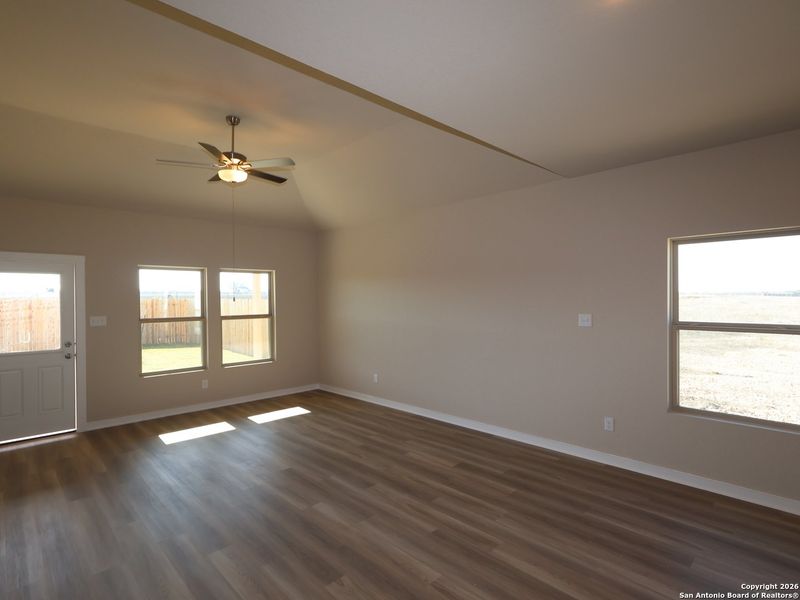 Spacious, unfurnished interior of a new home in Winding Brook, San Antonio (Image 13).