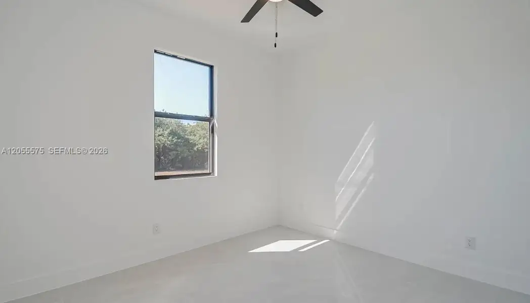 Spacious, unfurnished interior of a new home in , Lehigh Acres (Image 20).