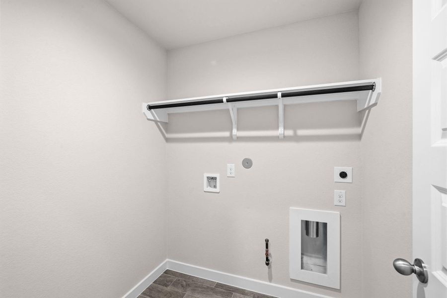 Spacious, unfurnished interior of a new home in Sunterra Lakes, Fulshear (Image 23).